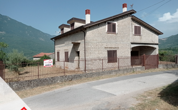 Vendita casa indipendente a S.Giovanni Valle Roveto (AQ) – Rif. 66
