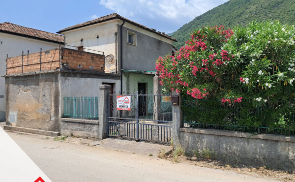 Vendesi casa indipendente con corte e garage a Sora (FR) – Rif. 18