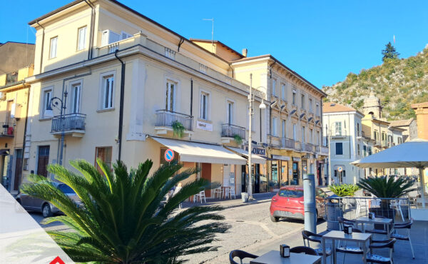 Vendesi centralissimo attico con terrazzo a Sora (FR) – Rif. 5
