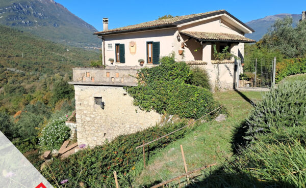 Vendesi casolare con terreno a Balsorano (AQ) – Rif. 20