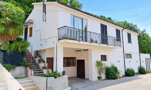 Vendesi porzione di fabbricato indipendente con terrazzo (FR) – Rif. 62