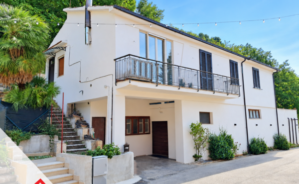 Vendesi porzione di fabbricato indipendente con terrazzo (FR) – Rif. 62